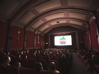 Apple quiere estrenar sus producciones directamente en las salas de cine (y no es solo por el dinero)