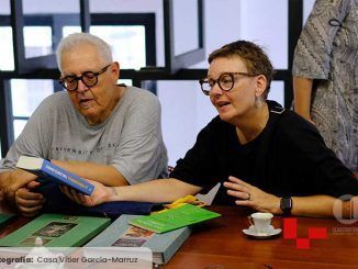 Visita de Víctor Rodríguez Núñez y Katherine Hedeen, traductores de la poesía de Fina García Marruz